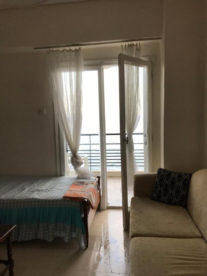 Nour63 Apartamento Agioi Theodoroi Exterior foto